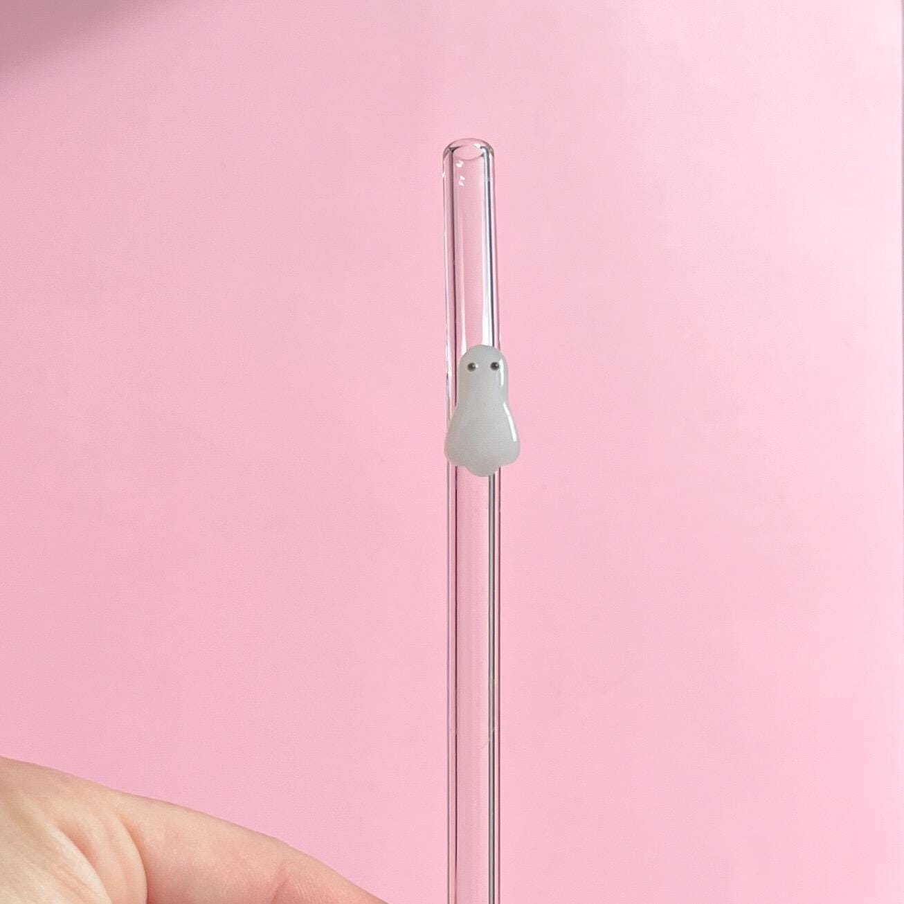 glass straw with decal for 20 oz cup. 9 inches long with a bend. Glass and dishwasher safe