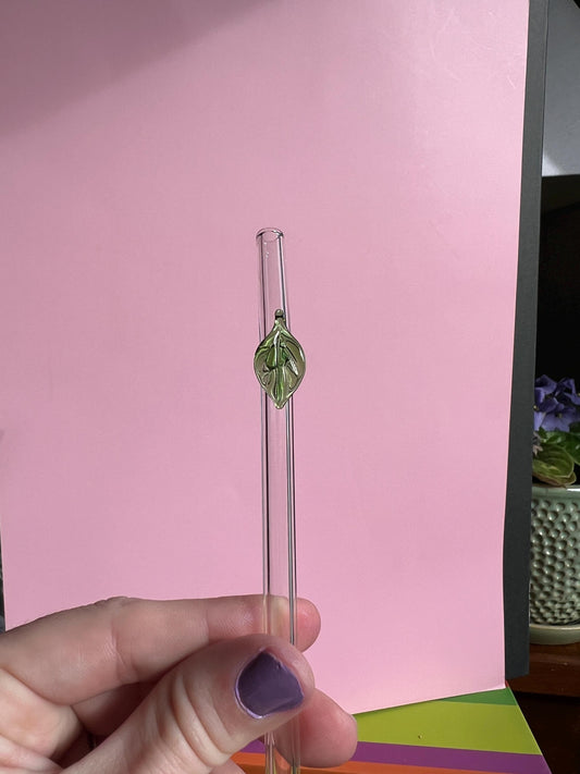 glass straw with decal for 20 oz cup. 9 inches long with a bend. Glass and dishwasher safe