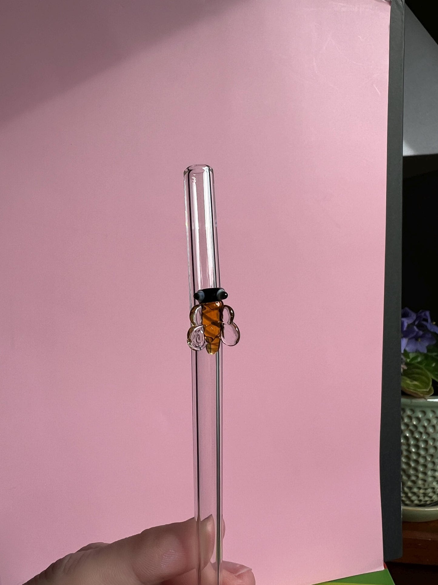 glass straw with decal for 20 oz cup. 9 inches long with a bend. Glass and dishwasher safe