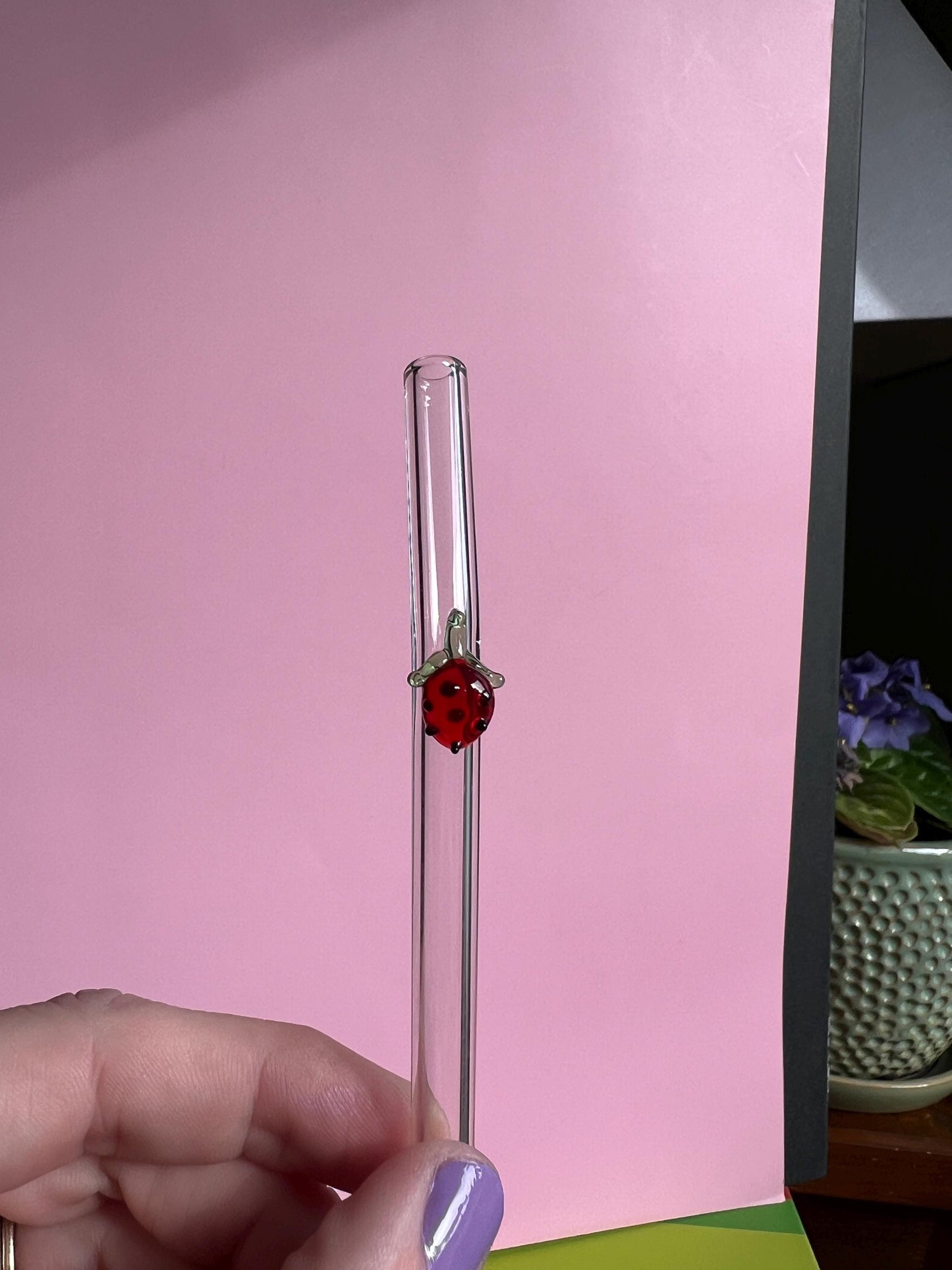 glass straw with decal for 20 oz cup. 9 inches long with a bend. Glass and dishwasher safe